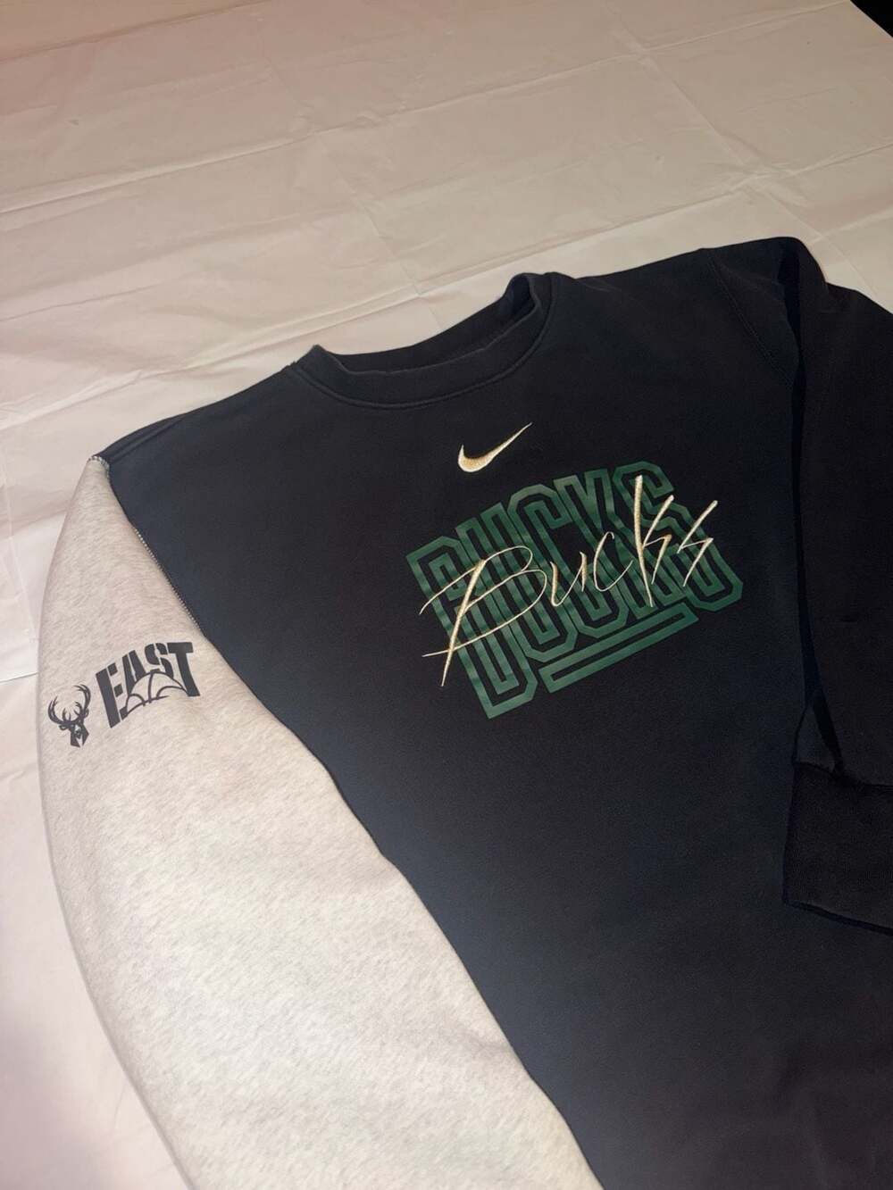 Nike Milwaukee Bucks NBA Two-Tone Crewneck Sweatshirt Large